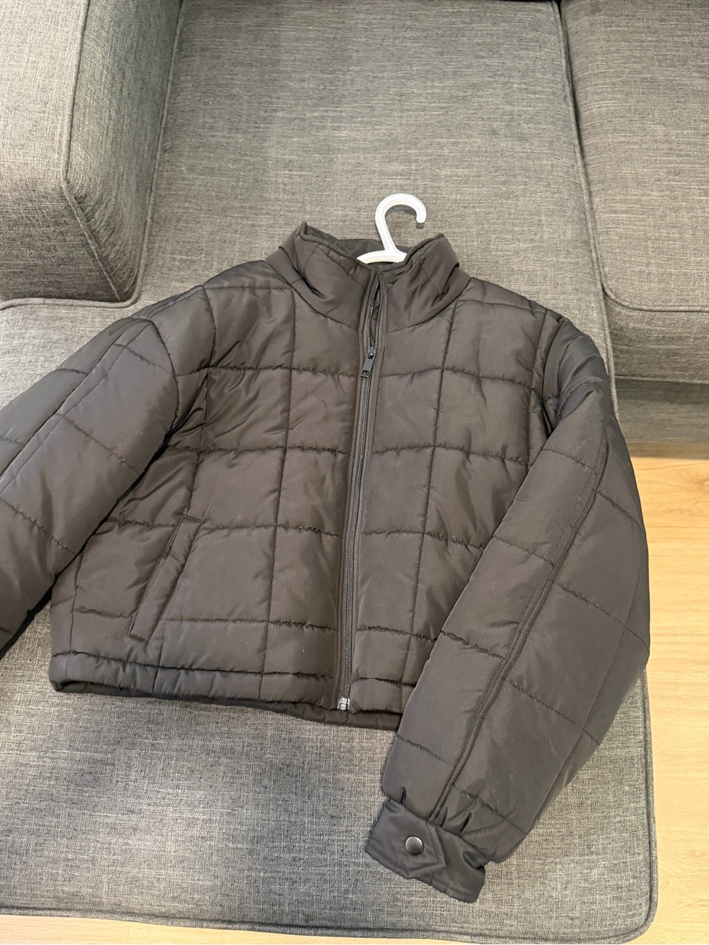 Cropped Quilted Puffer Jacket in black